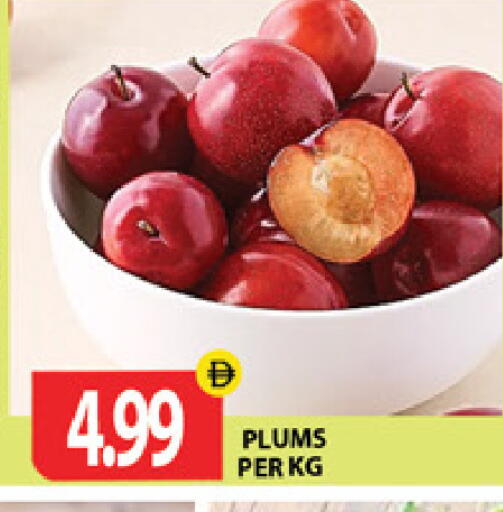 Plums available at جلف هايبرماركت ذ.م.م in الإمارات العربية المتحدة , الامارات - رَأْس ٱلْخَيْمَة