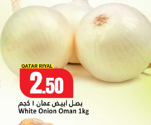 Onion from Qatar Oman available at دانة هايبرماركت in قطر - الوكرة