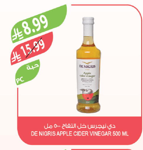 Apple available at Farm  in KSA, Saudi Arabia, Saudi - Tabuk