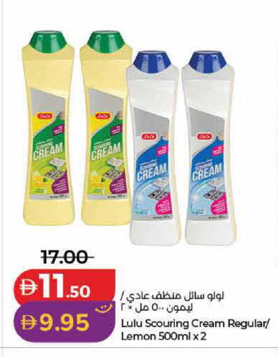 Lemon available at لولو هايبرماركت in الإمارات العربية المتحدة , الامارات - الشارقة / عجمان