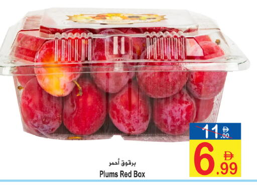 Plums available at سن اند ساند هايبر ماركت ذ.م.م in الإمارات العربية المتحدة , الامارات - رَأْس ٱلْخَيْمَة