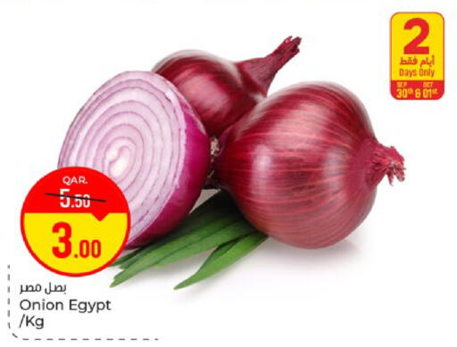 Onion from Egypt available at Paris Hypermarket in Qatar - Al Wakra