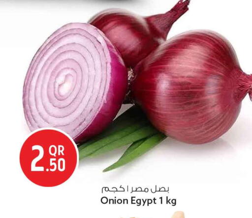 Onion from Egypt available at سفاري هايبر ماركت in قطر - الدوحة