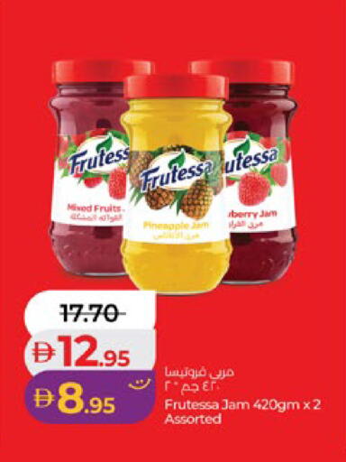 Pineapple available at لولو هايبرماركت in الإمارات العربية المتحدة , الامارات - أبو ظبي