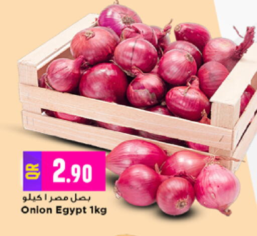 Onion from Egypt available at مرزا هايبرماركت in قطر - الريان