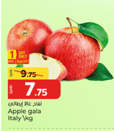 Apple from Italy available at باريس هايبرماركت in قطر - أم صلال