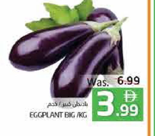 Eggplant available at هايبر ماركت باسونز in الإمارات العربية المتحدة , الامارات - ٱلْفُجَيْرَة‎