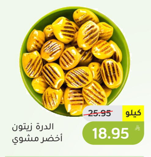 Apple available at Green Apple Market in KSA, Saudi Arabia, Saudi - Al Hasa