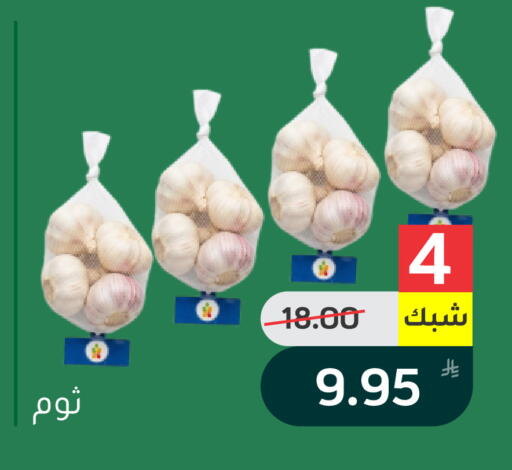 Apple available at Green Apple Market in KSA, Saudi Arabia, Saudi - Al Hasa