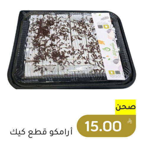 Apple available at Green Apple Market in KSA, Saudi Arabia, Saudi - Al Hasa
