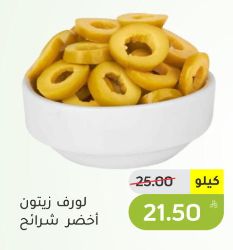 Apple available at Green Apple Market in KSA, Saudi Arabia, Saudi - Al Hasa