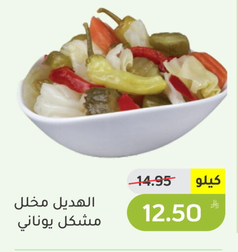 Apple available at Green Apple Market in KSA, Saudi Arabia, Saudi - Al Hasa
