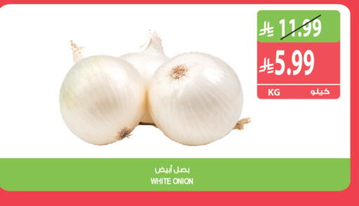 Onion available at Farm  in KSA, Saudi Arabia, Saudi - Jeddah