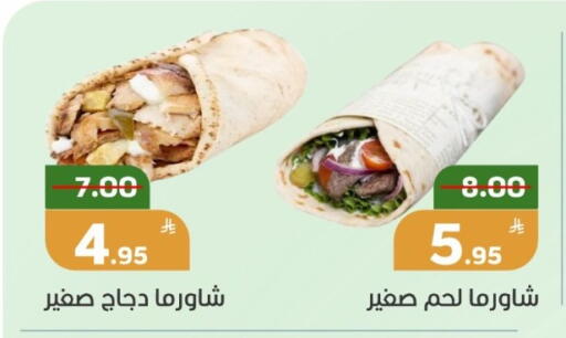 Apple available at Green Apple Market in KSA, Saudi Arabia, Saudi - Al Hasa