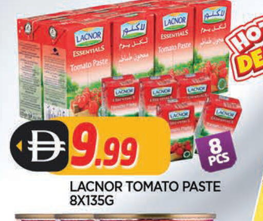 Tomato available at المدينة in الإمارات العربية المتحدة , الامارات - الشارقة / عجمان