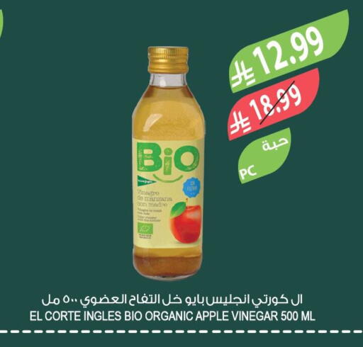 Apple available at Farm  in KSA, Saudi Arabia, Saudi - Sakaka