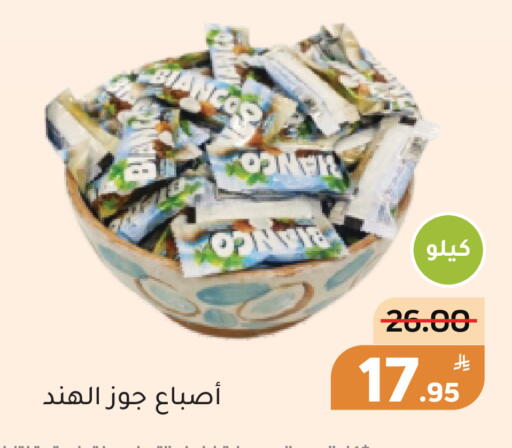 Apple available at Green Apple Market in KSA, Saudi Arabia, Saudi - Al Hasa